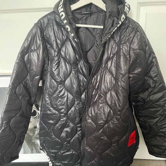 Waterproof black jacket - Picture 1 of 7